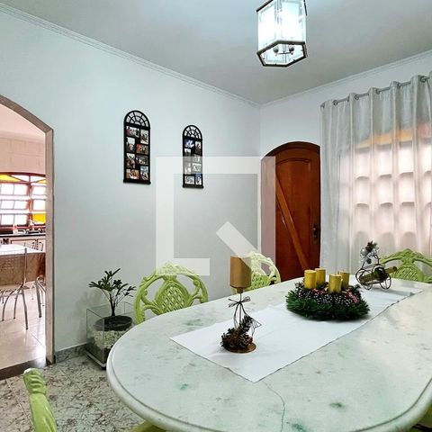 Casa à venda com 278m², 3 quartos e 6 vagasCopa