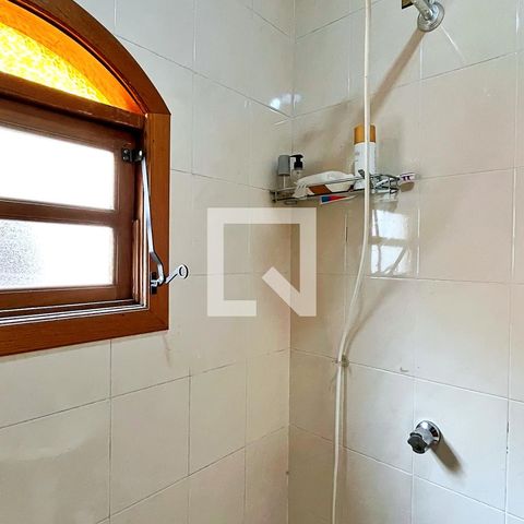Casa à venda com 278m², 3 quartos e 6 vagasBanheiro de serviço