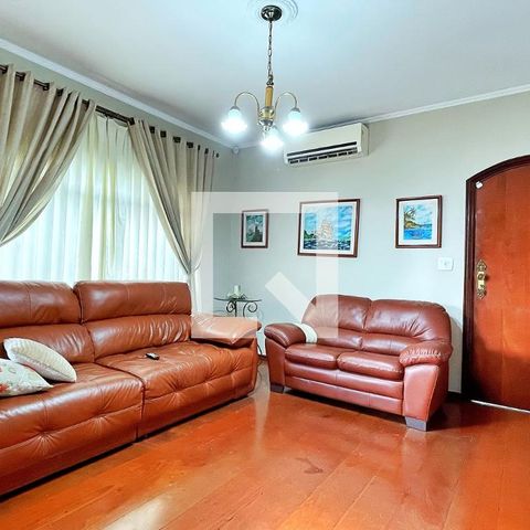 Casa à venda com 278m², 3 quartos e 6 vagasSala de TV