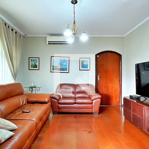 Casa à venda com 278m², 3 quartos e 6 vagasSala de TV