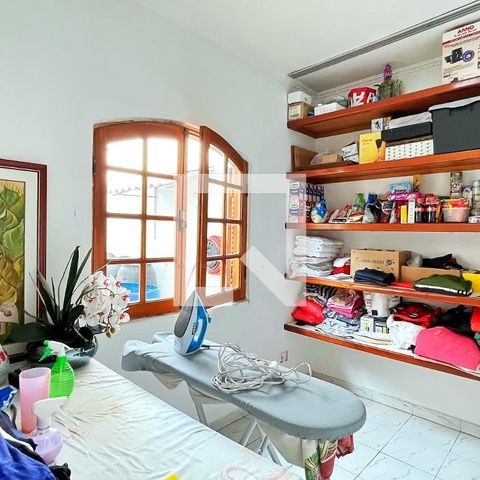 Casa à venda com 278m², 3 quartos e 6 vagasQuarto de Serviço