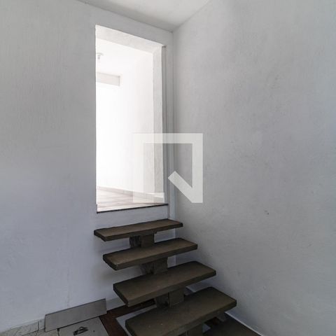 Casa à venda com 140m², 5 quartos e 2 vagasEscada da Casa 1