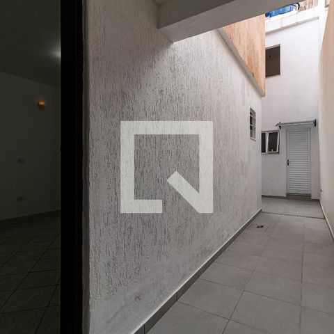 Casa à venda com 140m², 5 quartos e 2 vagasCorredor Lateral da Casa 1