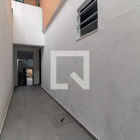 Casa à venda com 140m², 5 quartos e 2 vagasCorredor Lateral da Casa 1