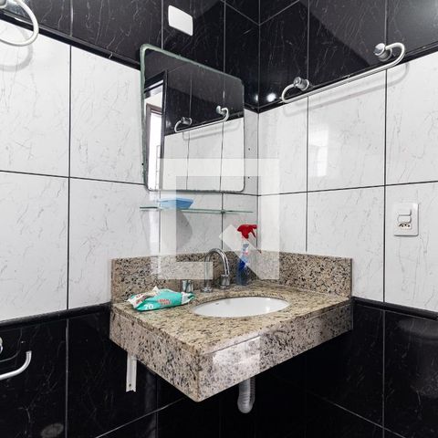Casa à venda com 140m², 5 quartos e 2 vagasBanheiro Social da Casa 1