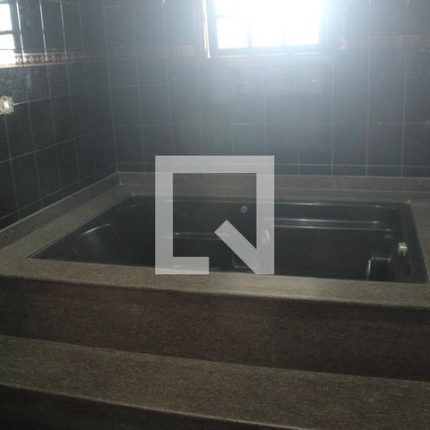 Apartamento para alugar com 400m², 3 quartos e sem vagaBanheiro da Suíte 1