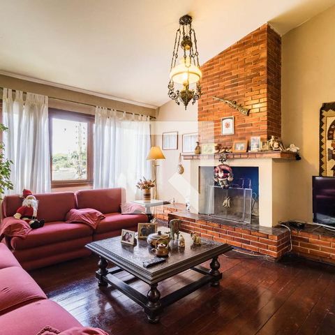 Casa à venda com 230m², 3 quartos e 2 vagasSala