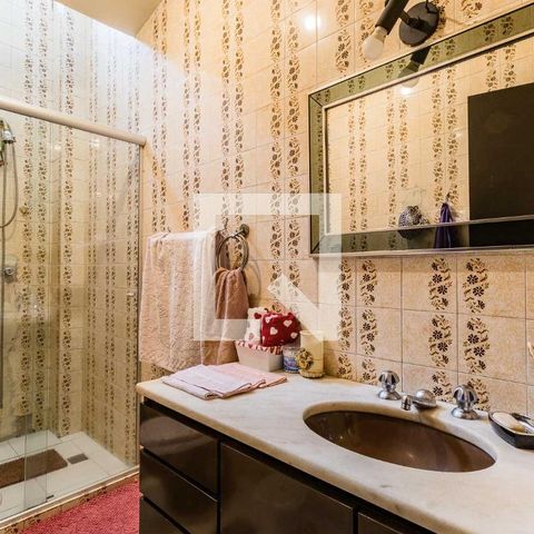 Casa à venda com 230m², 3 quartos e 2 vagasBanheiro da Suite