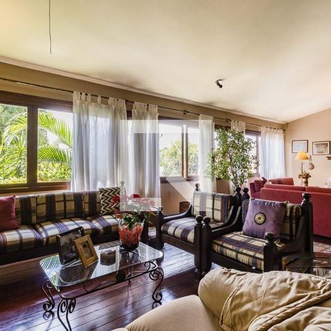 Casa à venda com 230m², 3 quartos e 2 vagasSala