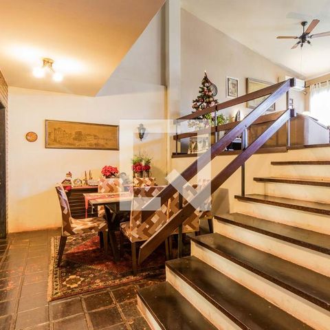 Casa à venda com 230m², 3 quartos e 2 vagasSala