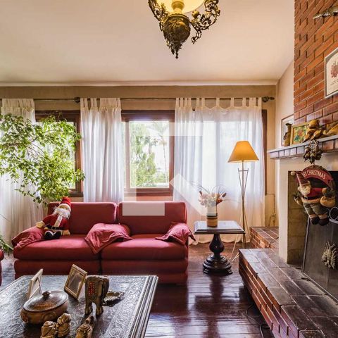 Casa à venda com 230m², 3 quartos e 2 vagasSala