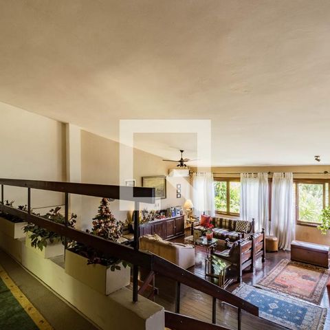 Casa à venda com 230m², 3 quartos e 2 vagasCorredor