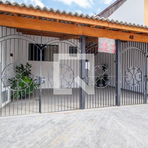 Casa à venda com 150m², 2 quartos e 2 vagas Casa à venda com 150m², 2 quartos e 2 vagasFachada