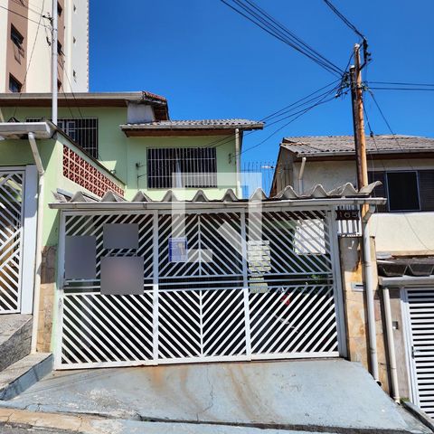 Casa à venda com 132m², 3 quartos e 2 vagasFachada