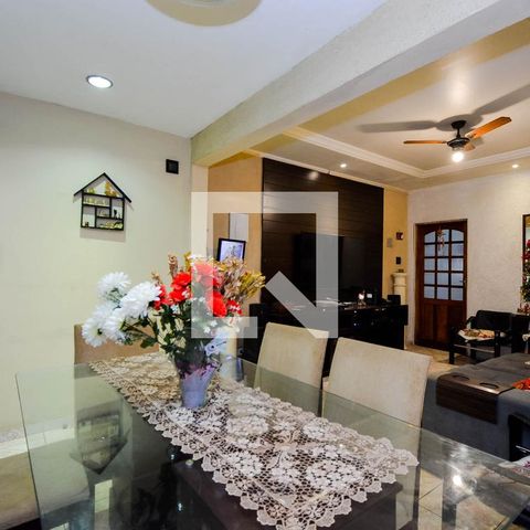 Casa à venda com 1025m², 4 quartos e 2 vagasSala