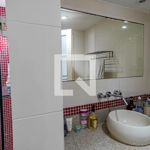 Apartamento à venda com 216m², 3 quartos e 2 vagas Apartamento à venda com 216m², 3 quartos e 2 vagasBanheiro Social
