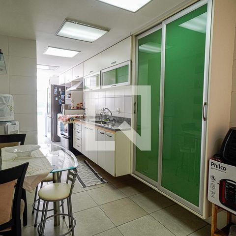 Apartamento à venda com 216m², 3 quartos e 2 vagas Apartamento à venda com 216m², 3 quartos e 2 vagasCozinha