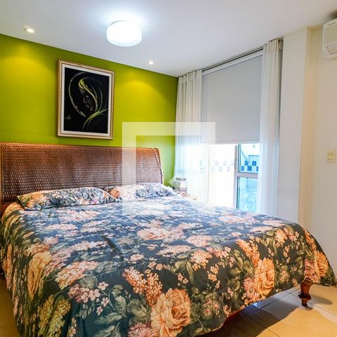 Apartamento à venda com 216m², 3 quartos e 2 vagas Apartamento à venda com 216m², 3 quartos e 2 vagasSuite