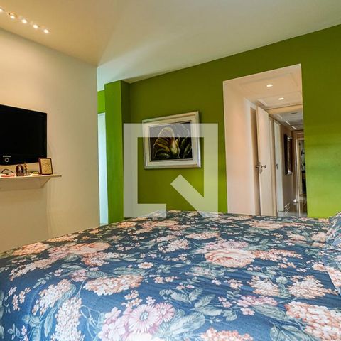 Apartamento à venda com 216m², 3 quartos e 2 vagas Apartamento à venda com 216m², 3 quartos e 2 vagasSuite