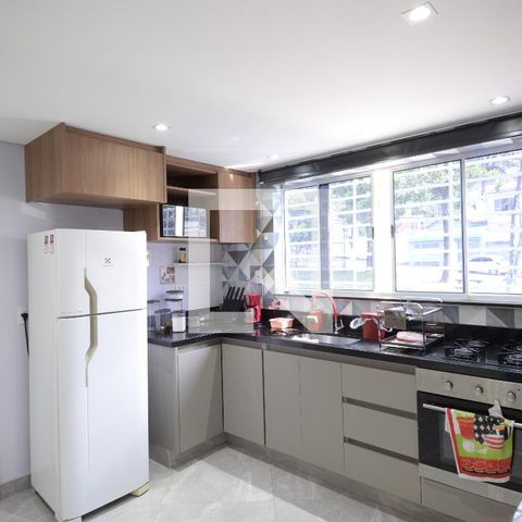 Casa à venda com 195m², 4 quartos e 5 vagasStudio