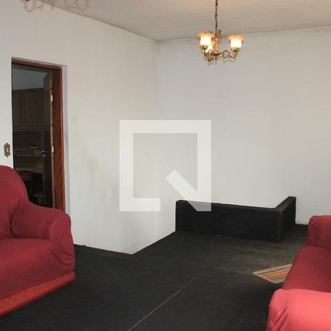 Casa à venda com 200m², 4 quartos e 3 vagasSala superior de acesso aos quartos/suíte