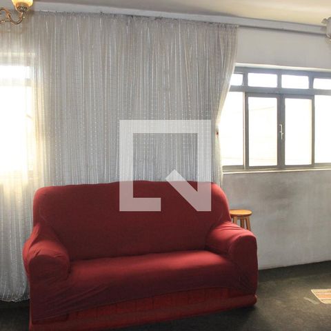 Casa à venda com 200m², 4 quartos e 3 vagasSala superior de acesso aos quartos/suíte