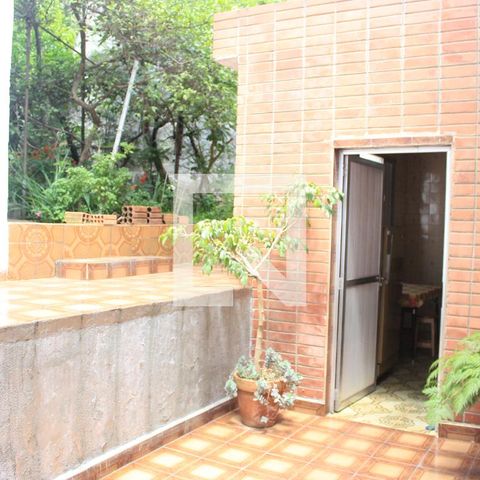 Casa à venda com 200m², 4 quartos e 3 vagasQuintal