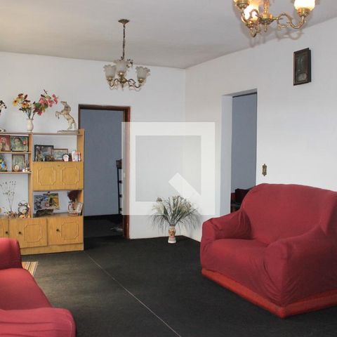 Casa à venda com 200m², 4 quartos e 3 vagasSala superior de acesso aos quartos/suíte