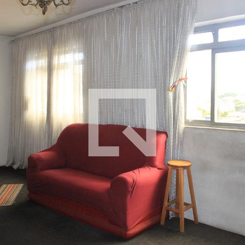 Casa à venda com 200m², 4 quartos e 3 vagasSala superior de acesso aos quartos/suíte