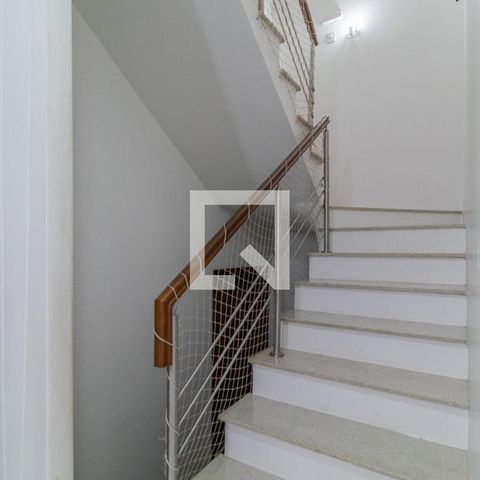 Casa de condomínio à venda com 270m², 5 quartos e 2 vagasEscada