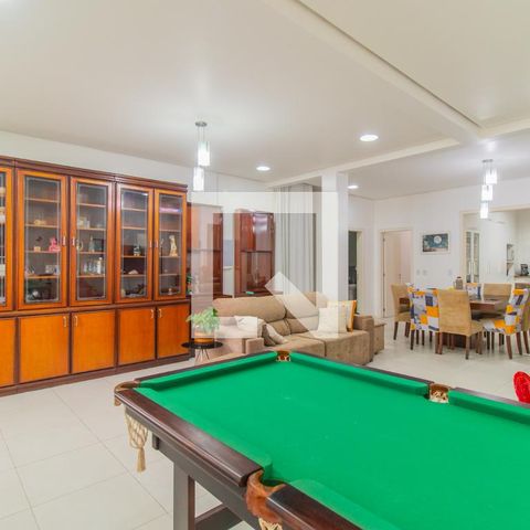 Casa de condomínio à venda com 270m², 5 quartos e 2 vagasSala