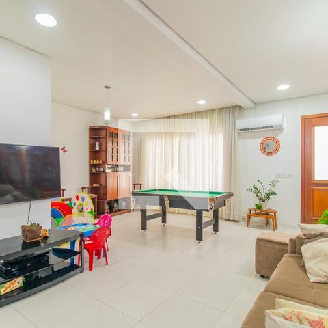 Casa de condomínio à venda com 270m², 5 quartos e 2 vagasSala