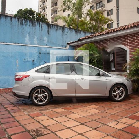 Casa à venda com 400m², 6 quartos e 3 vagasGaragem/Frente