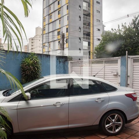 Casa à venda com 400m², 6 quartos e 3 vagasGaragem/Frente