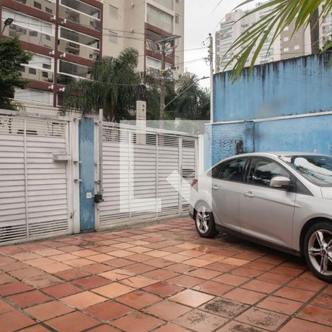 Casa à venda com 400m², 6 quartos e 3 vagasGaragem/Frente
