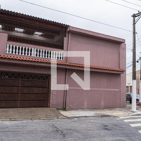 Casa à venda com 120m², 3 quartos e 2 vagas Casa à venda com 120m², 3 quartos e 2 vagasFachada
