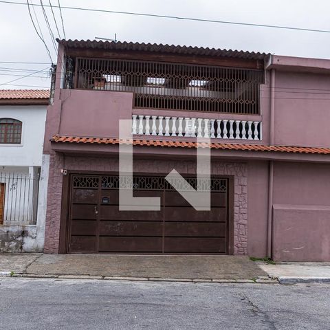 Casa à venda com 120m², 3 quartos e 2 vagas Casa à venda com 120m², 3 quartos e 2 vagasFachada
