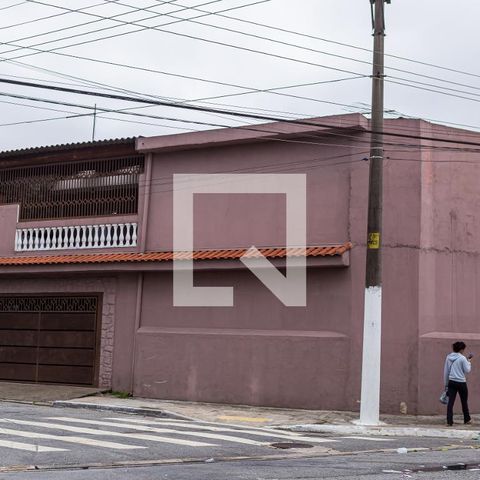 Casa à venda com 120m², 3 quartos e 2 vagas Casa à venda com 120m², 3 quartos e 2 vagasFachada