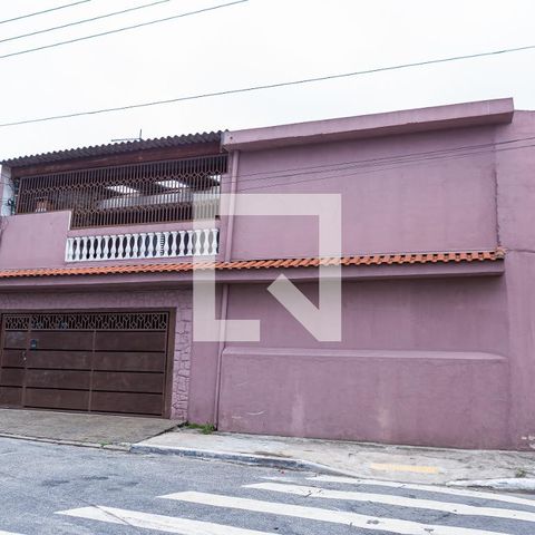 Casa à venda com 120m², 3 quartos e 2 vagas Casa à venda com 120m², 3 quartos e 2 vagasFachada