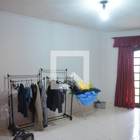 Casa para alugar com 196m², 4 quartos e 2 vagasSala