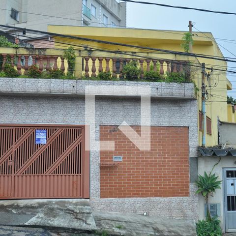 Casa para alugar com 196m², 4 quartos e 2 vagasFachada