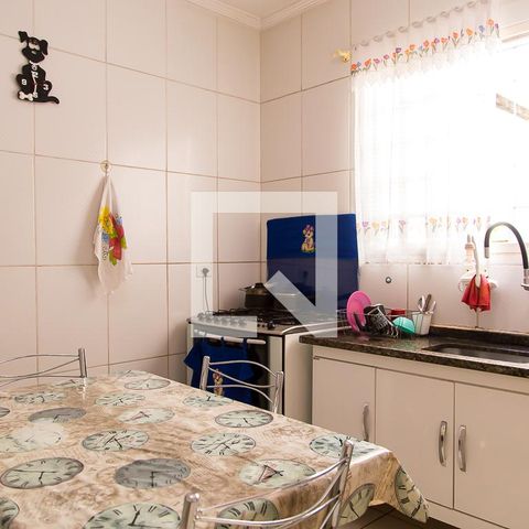 Casa à venda com 250m², 3 quartos e 2 vagas Casa à venda com 250m², 3 quartos e 2 vagasCozinha