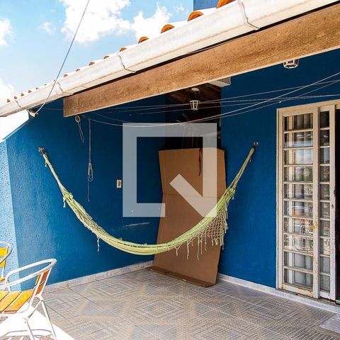 Casa à venda com 250m², 3 quartos e 2 vagas Casa à venda com 250m², 3 quartos e 2 vagasVaranda
