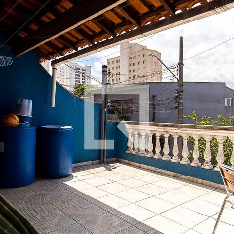 Casa à venda com 250m², 3 quartos e 2 vagas Casa à venda com 250m², 3 quartos e 2 vagasVaranda