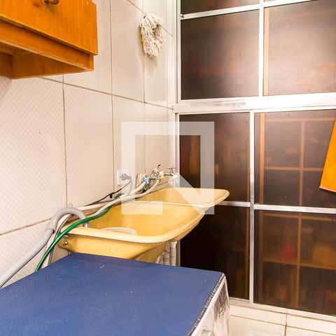 Casa à venda com 250m², 3 quartos e 2 vagas Casa à venda com 250m², 3 quartos e 2 vagasÁrea de Serviço