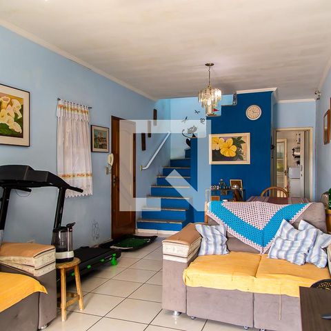 Casa à venda com 250m², 3 quartos e 2 vagas Casa à venda com 250m², 3 quartos e 2 vagasSala