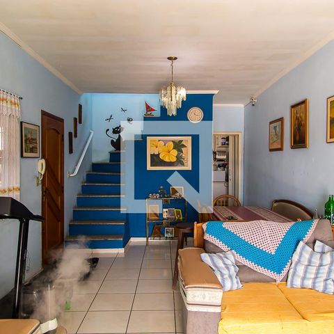 Casa à venda com 250m², 3 quartos e 2 vagas Casa à venda com 250m², 3 quartos e 2 vagasSala