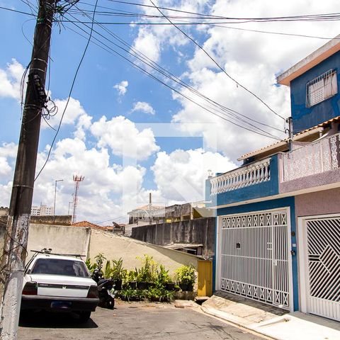 Casa à venda com 250m², 3 quartos e 2 vagas Casa à venda com 250m², 3 quartos e 2 vagasFachada