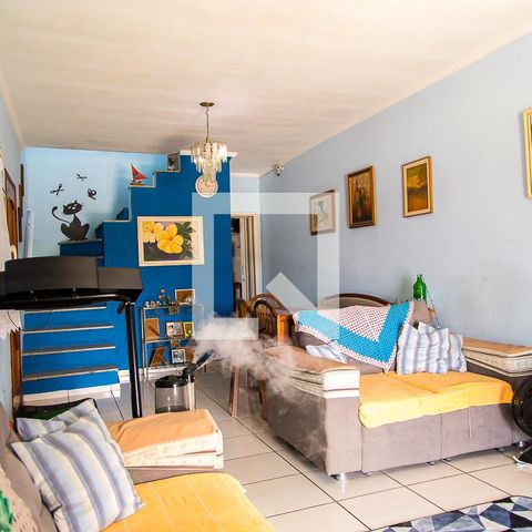 Casa à venda com 250m², 3 quartos e 2 vagas Casa à venda com 250m², 3 quartos e 2 vagasSala