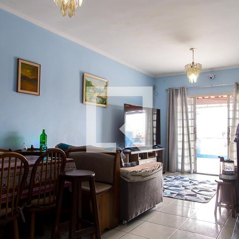 Casa à venda com 250m², 3 quartos e 2 vagas Casa à venda com 250m², 3 quartos e 2 vagasSala